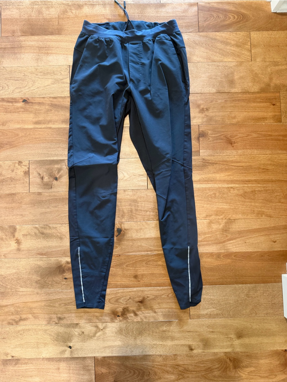 lululemon athletica Men's Black runner Pants with Reflective Accents